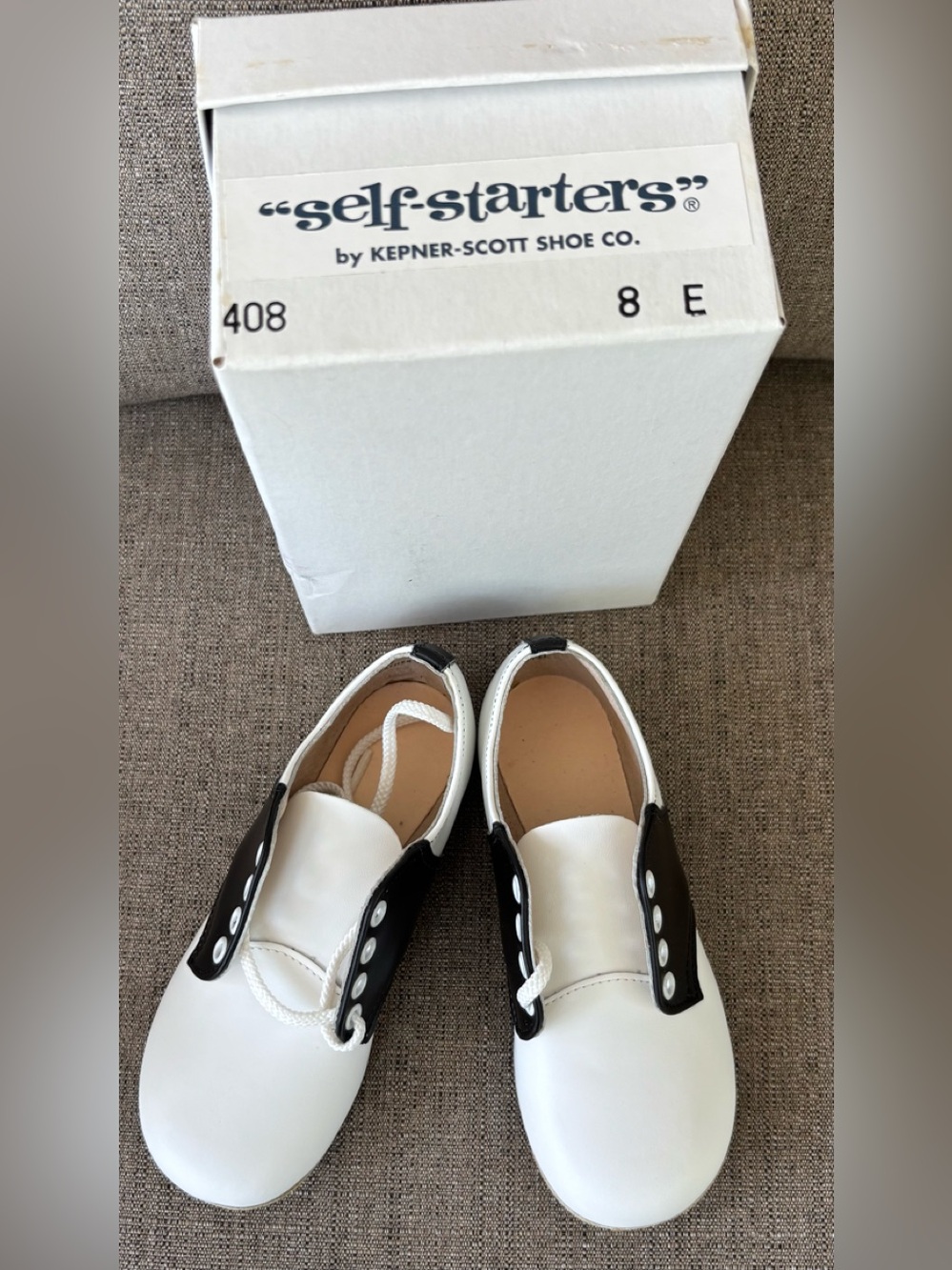 Self-Starters Kids Two-Tone White and Black Saddle Shoes Kepner-Scott size 8